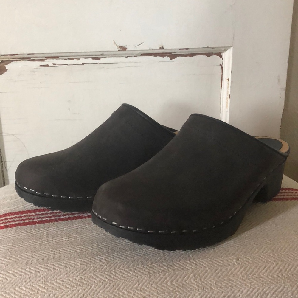 Fudge Colored Sandgrens Clogs